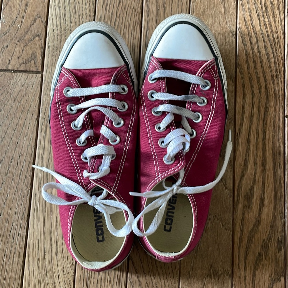 Maroon Size 8 Converse All Stars